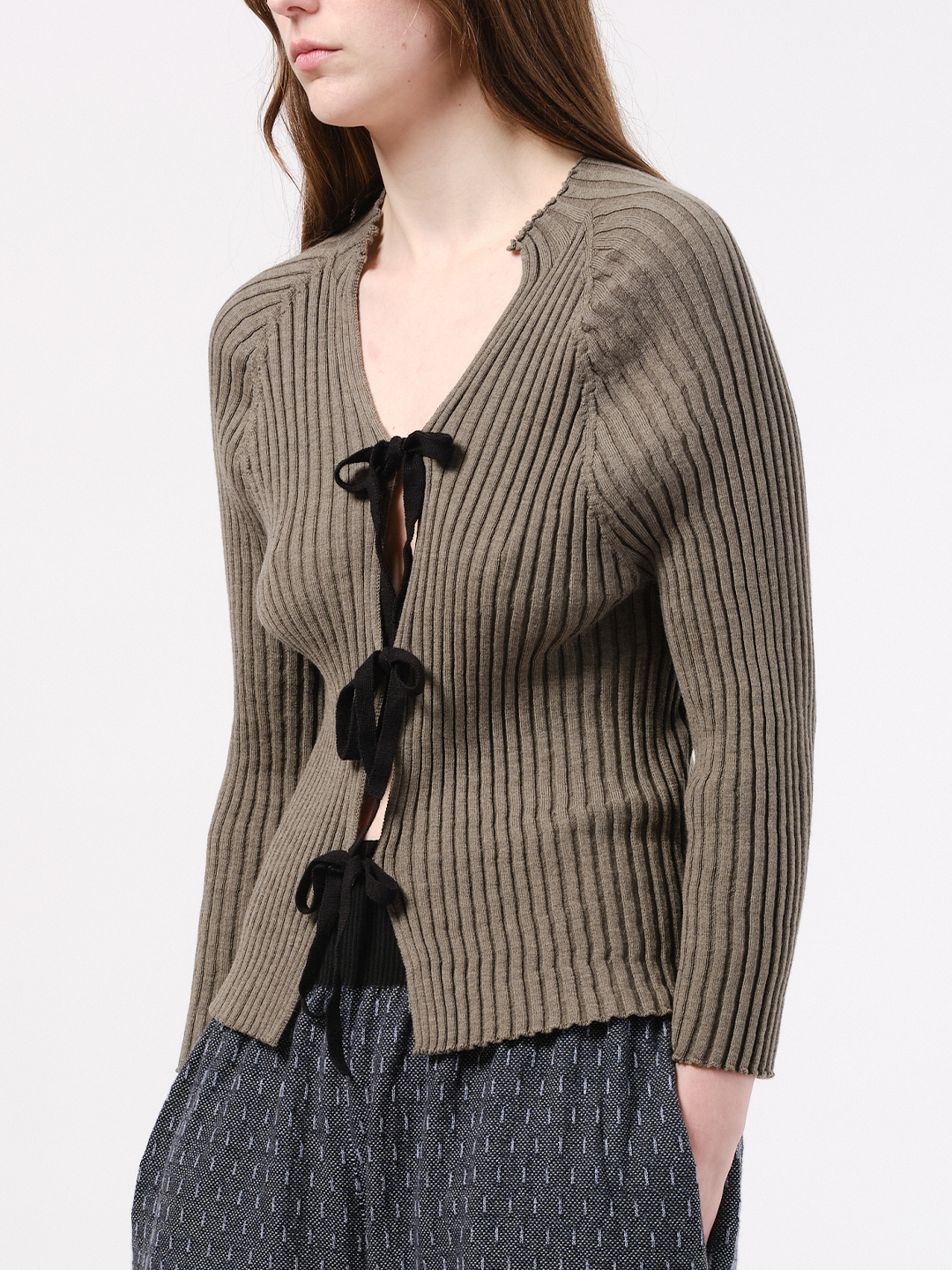 Ribbed cardigan with laces