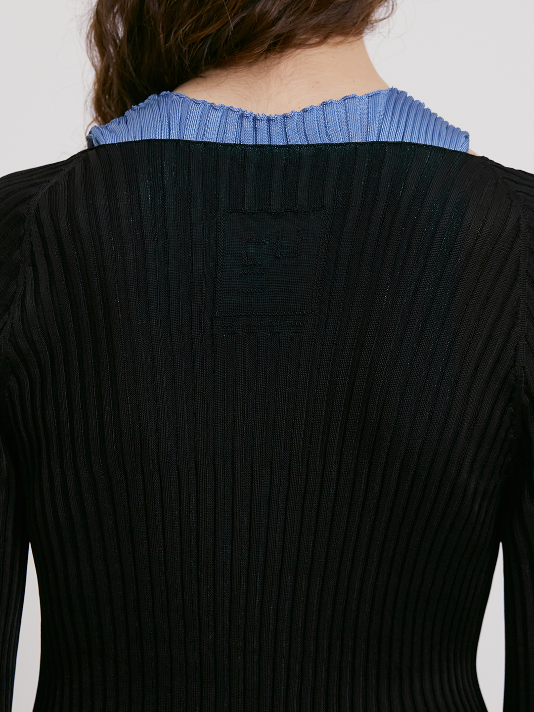 Viscose ribbed sweater with 3/4 sleeves and reversible necklines