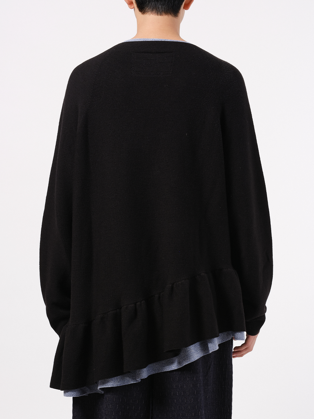 Relaxed flounce pullover