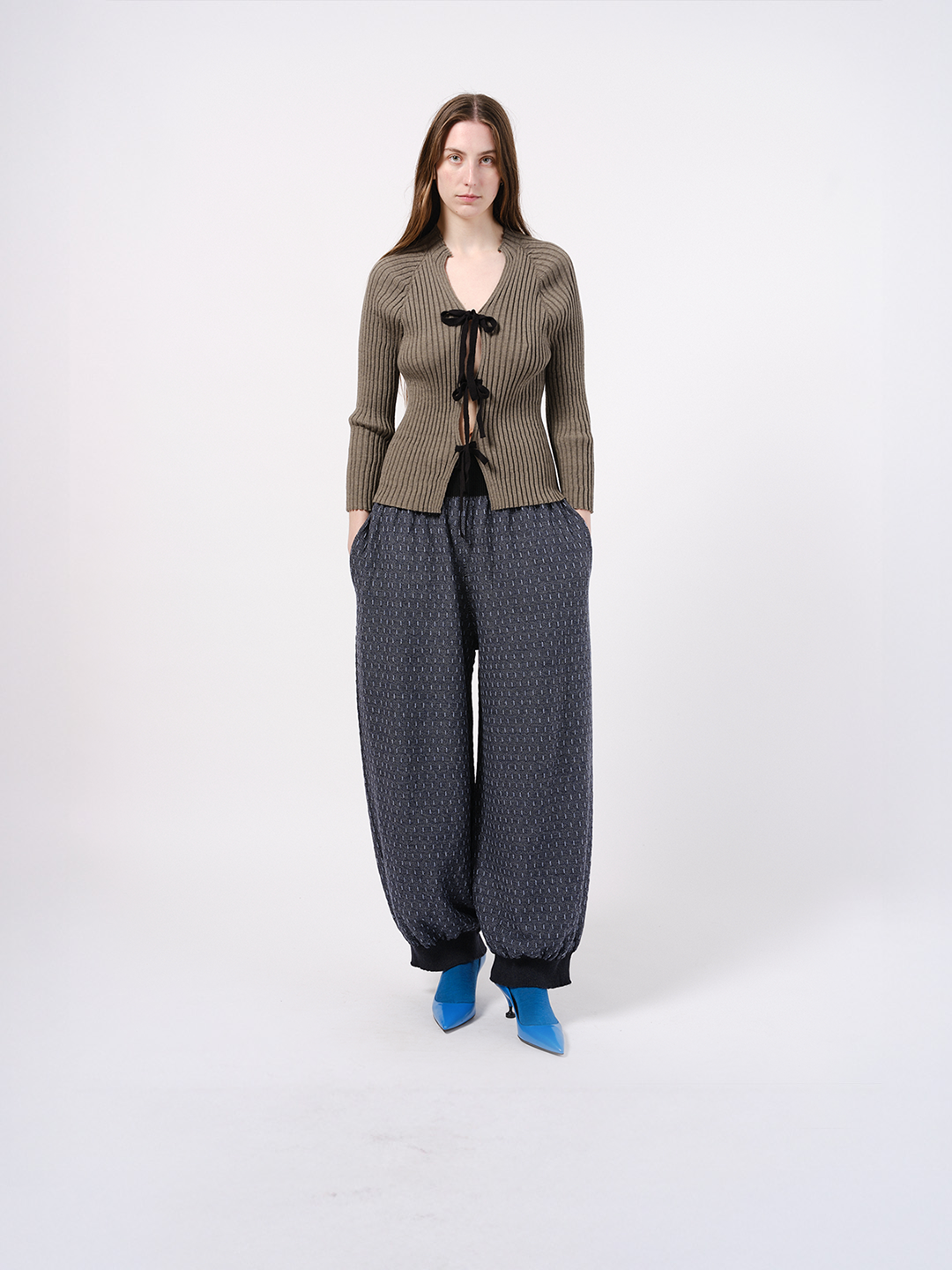 Ribbed cardigan with laces