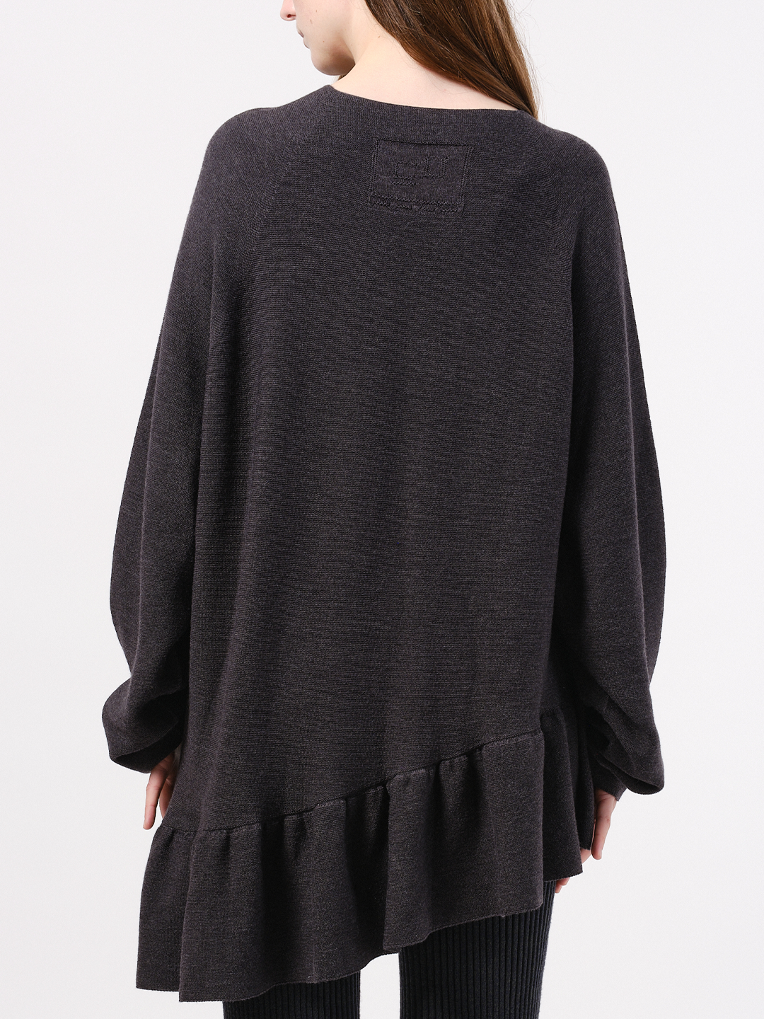 Relaxed flounce pullover